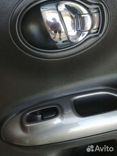 Дверь правая задняя и пер. левая на Nissan juke