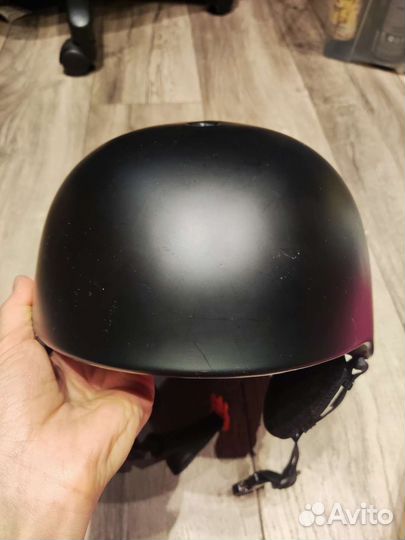 Горнолыжный шлем vector