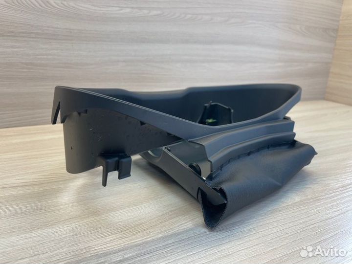 Подрулевой кожух Skoda Rapid