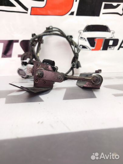 Датчик положения кузова Mazda 3 BK рестайлинг (200