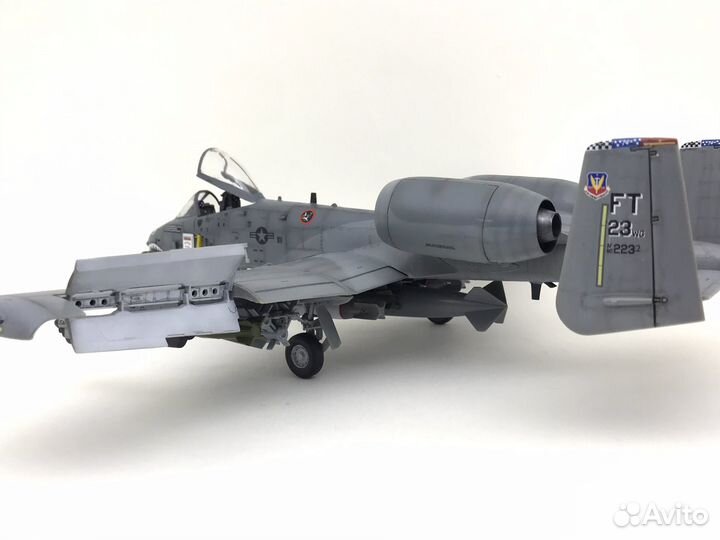 Сборная модель самолёта Thunderbolt A-10C 1/48