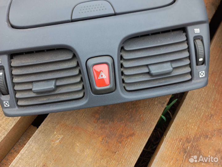 Nissan Almera N16 (00-06)бардачок торпеды верхний