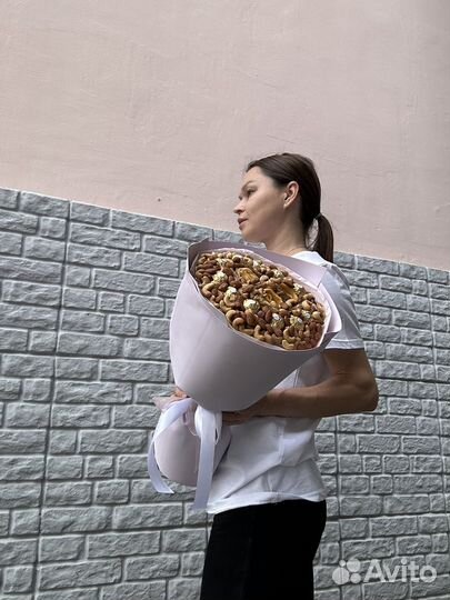 Букет с конфетами и манго