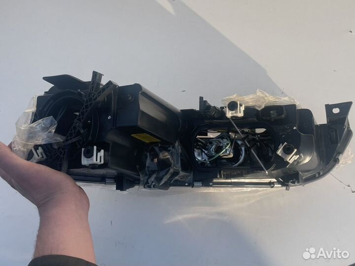 Фара правая новая Mazda 6 GG ксенон