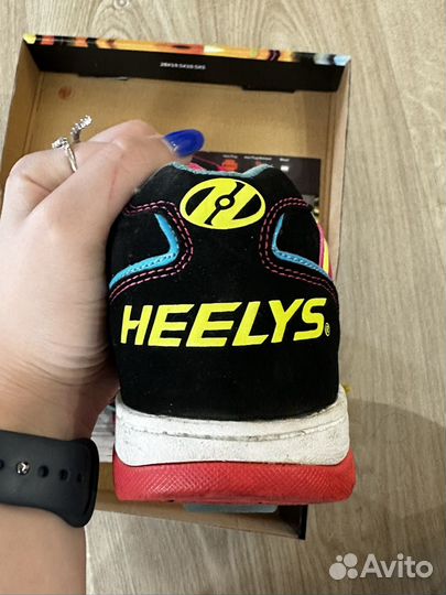 Кроссовки на роликах heelys