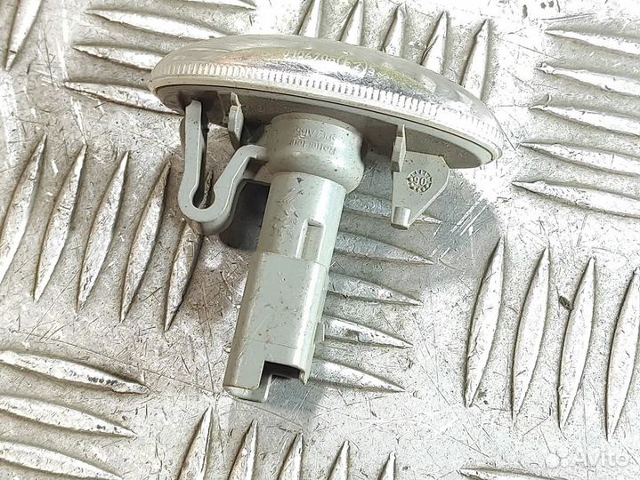 Повторитель в крыло правый Citroen Xsara-picasso 1