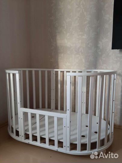 Детская кроватка с маятником белая овальная /круг