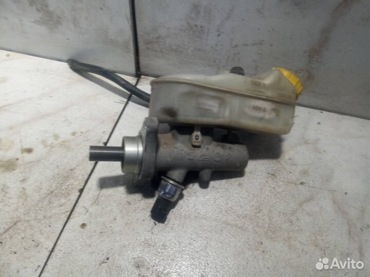 Главный тормозной цилиндр Volkswagen Multivan T5