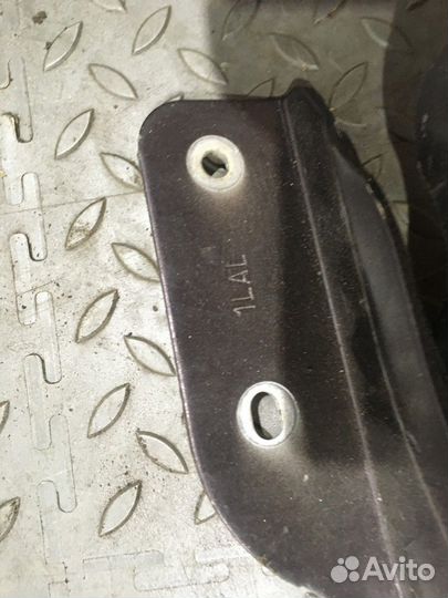 Петли капота (Infiniti QX56)