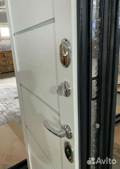 Входная дверь уличная