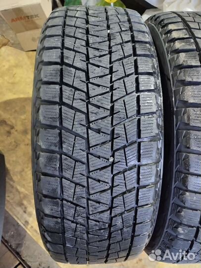 Bridgestone Blizzak DM-V1 225/55 R17