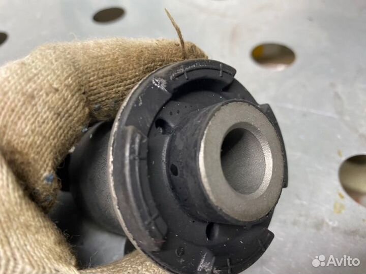 Сайлентблок задний Mitsubishi Delica