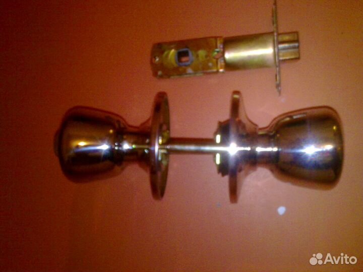 Замки на двери, ручки, шпингалеты