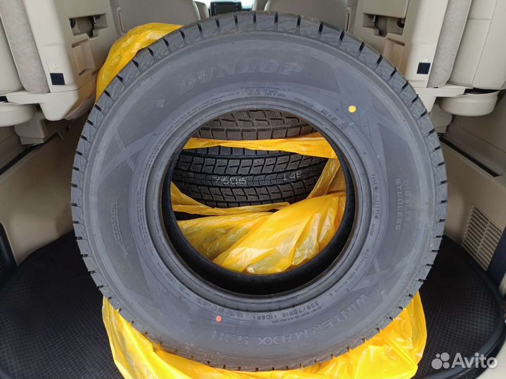Dunlop Winter Maxx SJ8 235/70 R16 106