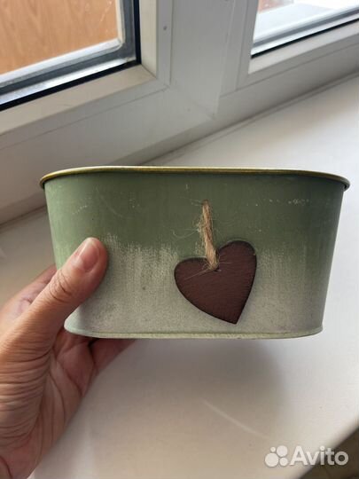 Емкость жестяная для оформления подарков