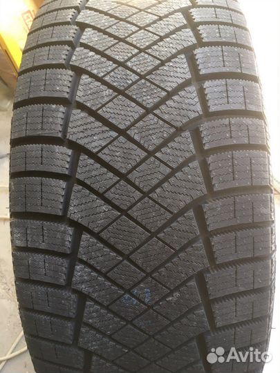 Pirelli Ice Zero FR 205/55 R16