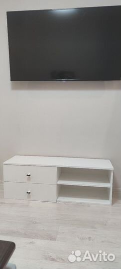 Тумба под телевизор белая