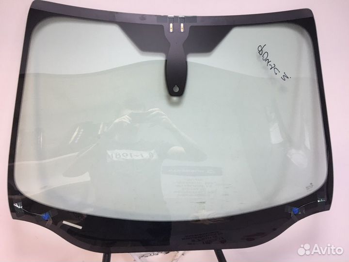 Лобовое стекло на Фокус 3 с подогревом 1736257