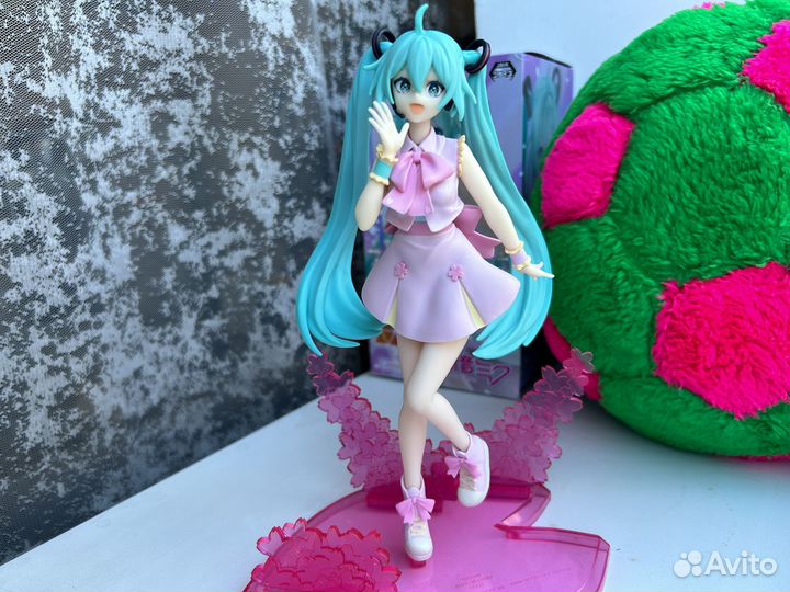 Аниме Фигурка Хатсуне Мику весна оригинал