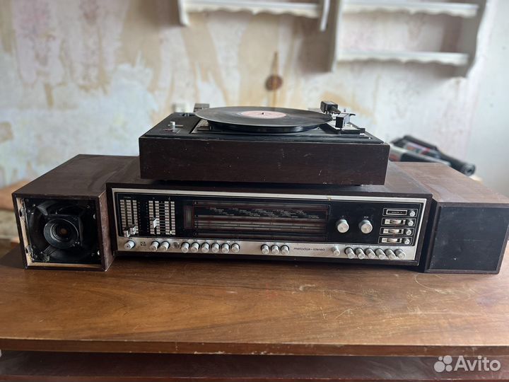 Проигрыватель винила и радиола
