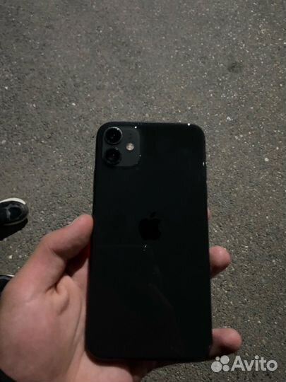 Телефон iPhone 11