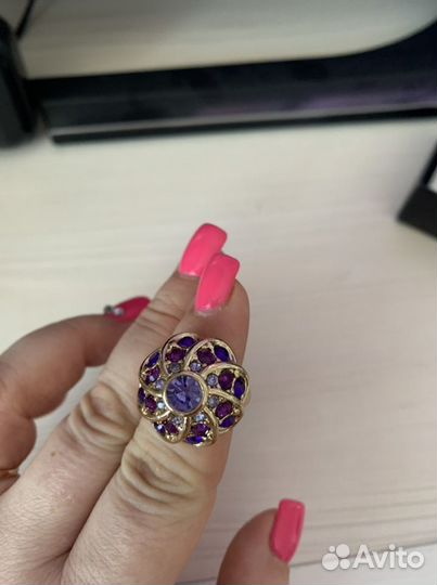 Ювелирная бижутерия, очень красивая, фиолетовых от