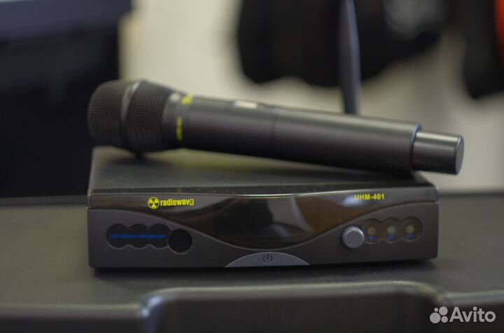 Radiowave UHM-401 микрофонная радиосистема