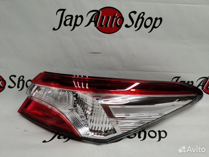 Фонарь задний правый Toyota Camry 70 Оригинал