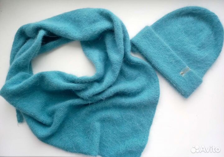 Вязаный комплект шапка и бактус