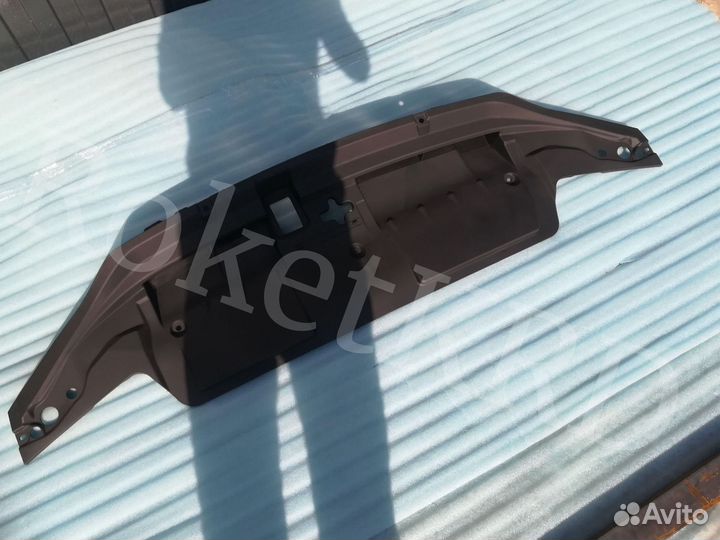 Подкапотная накладка Toyota Land Cruiser 200