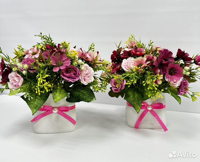 Композиция из искусственных цветов