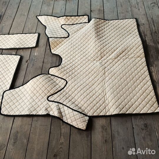 Комплект ковров-ламбрикетов 