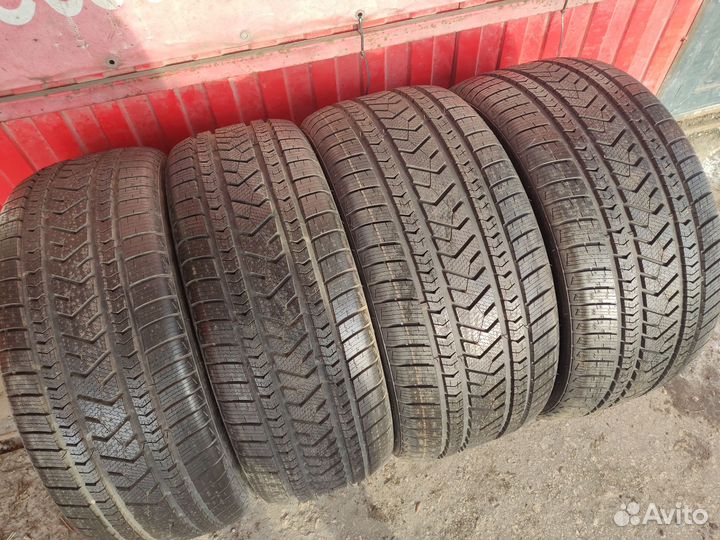 Tourador Winter Pro TSU1 275/45 R21 и 315/40 R21 115V