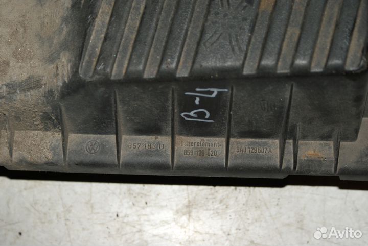 Верх воздухофильтра Volkswagen Passat B4