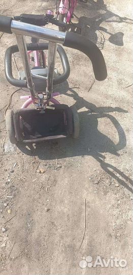 Детский велосипед с ручкой