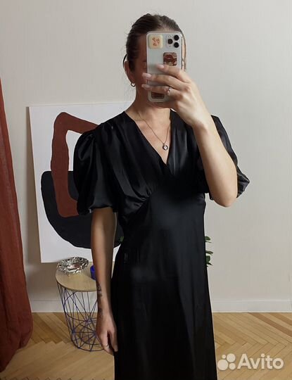 Платье с объемными рукавами