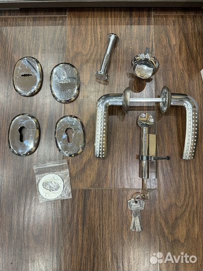 Комплект дверных ручек