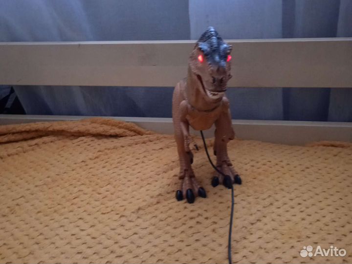 Пистолет и динозавр