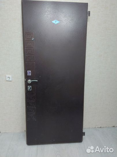 Дверь входная железная