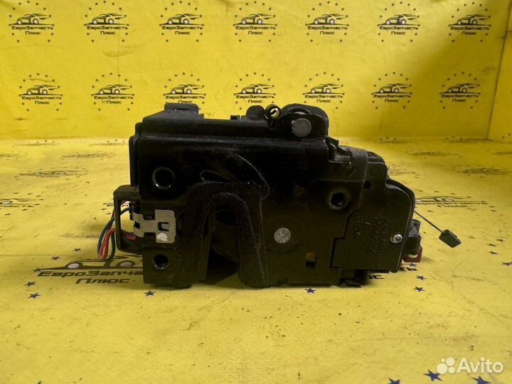 Замок двери передний левый Skoda Fabia