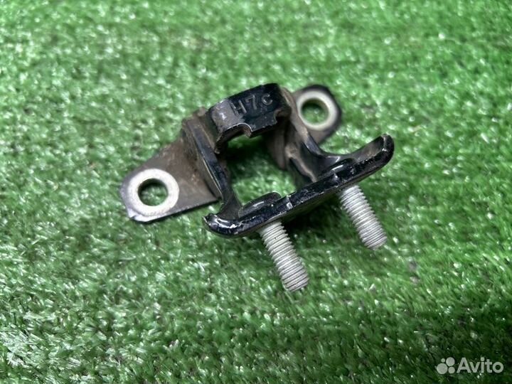 Петля двери задняя левая Mitsubishi Lancer 10