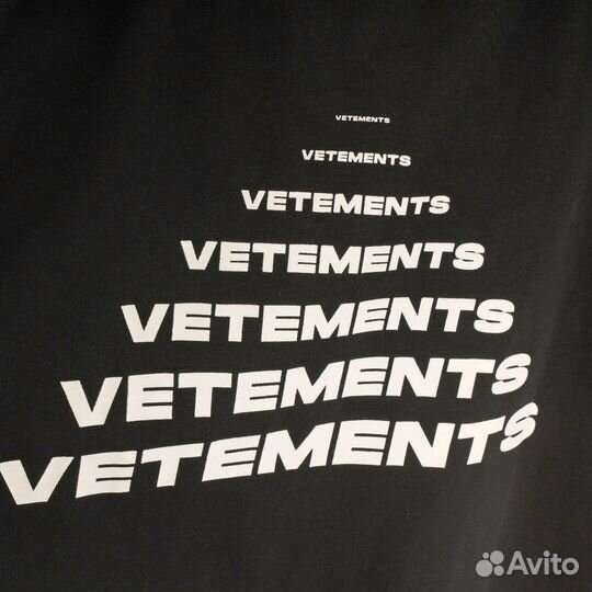 Футболка Vetements Pyramid черная оверзайс