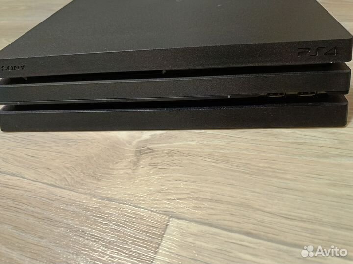 Sony PlayStation 4 pro 1tb +2 геймпада (джойстика)