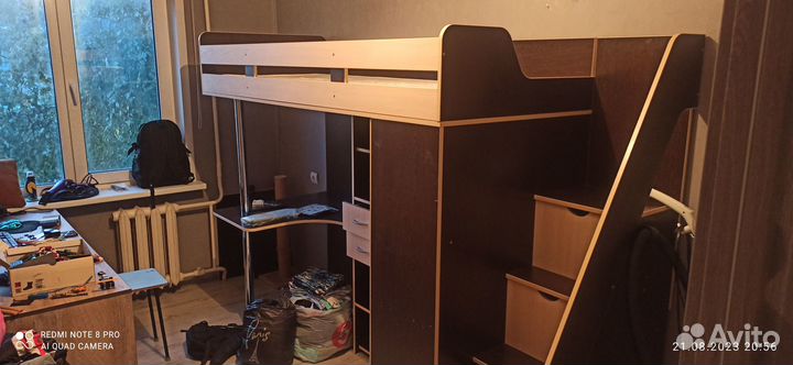 Детская кровать чердак со столом и шкафом