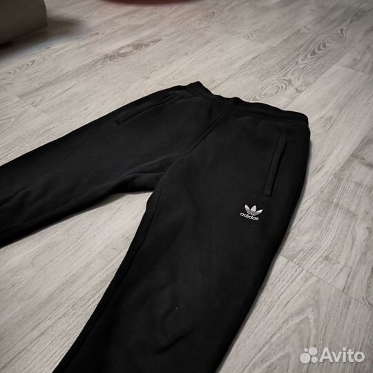 Спортивные штаны adidas