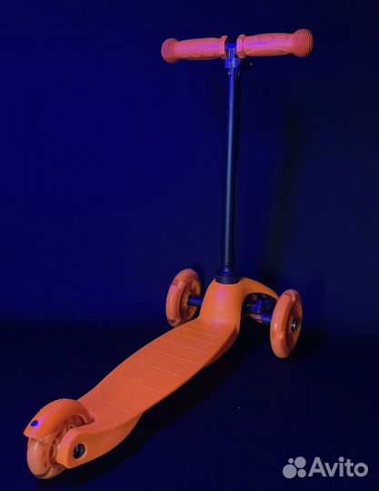 Самокат детский трехколесный новый