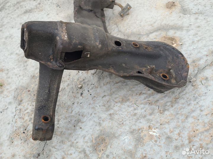 Подрамник передний Hyundai Lantra J2 95-99