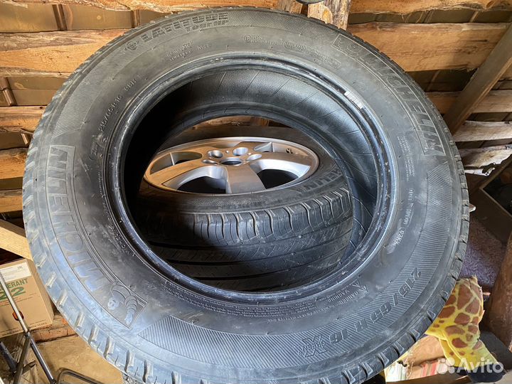 Michelin Latitude Tour 215/65 R16 98