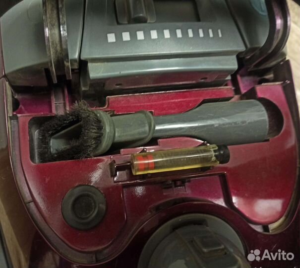 Пылесос Shivaki 1600 W