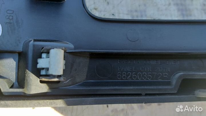 Накладка центральной консоли Renault Duster 4x4